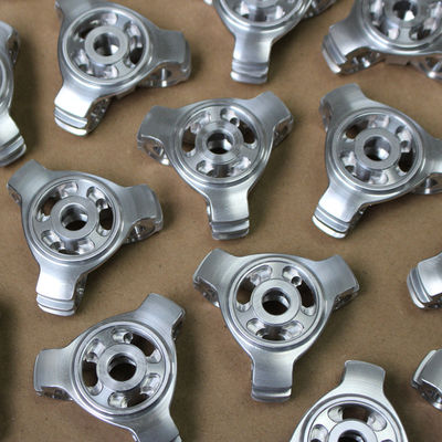 De aangepaste CNC de Zijdeonderzoek van Aluminiumdelen het Schilderen Oppervlakte eindigt