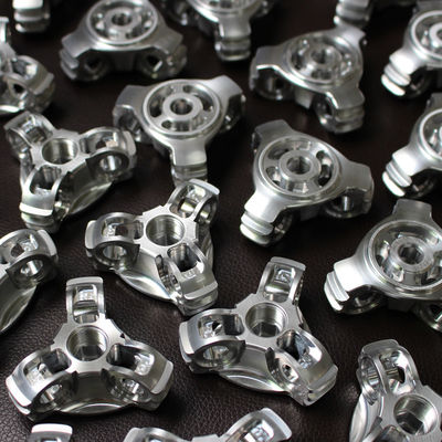 Het mechanische CNC Aluminium die Delen Hoge Precisie machinaal bewerken die Zilveren Oppervlakte anodiseren eindigt