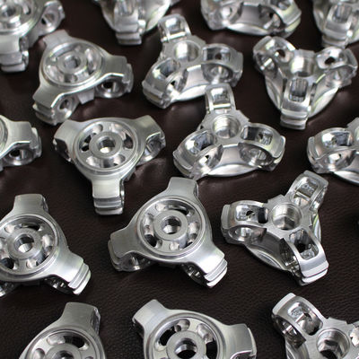 Het mechanische CNC Aluminium die Delen Hoge Precisie machinaal bewerken die Zilveren Oppervlakte anodiseren eindigt