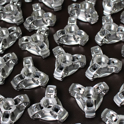 Hoge Precisie eindigen de Gemalen CNC Aluminiumdelen die het Anodiseren Zilveren Oppervlakte zandstralen
