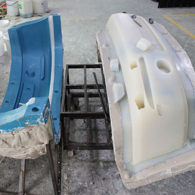 De Grote Delen van RIM Reaction Injection Molding Plastic voor Automobielbumpers