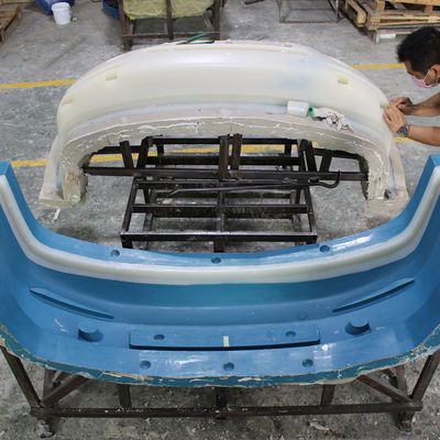 Reactie eindigt de Plastic Injectie het Vormen RIM Automotive Parts Deburring Painting Oppervlakte